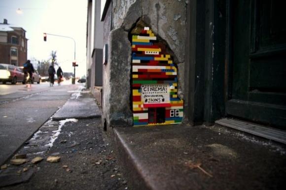 Die besten 100 Bilder in der Kategorie kunst: Lego Micro Cinema Street Art - Lilliput Kino