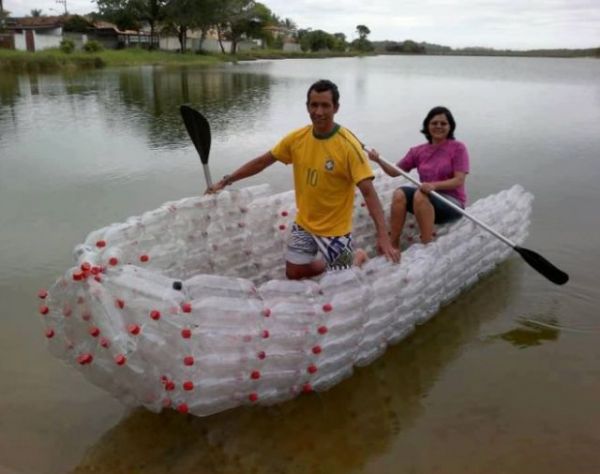 Boot aus Plastikflaschen