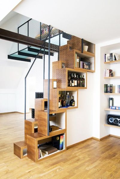 Die besten 100 Bilder in der Kategorie wohnen: Platzsparende Designer Treppe mit Regal