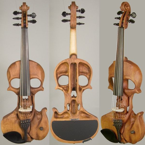 Totenkopf Geige - Schnitzkunst