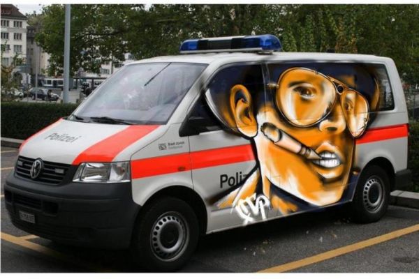 Die besten 100 Bilder in der Kategorie graffiti: Fear and Loathing Graffiti auf Polizei-Bus