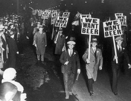 WE WANT BEER - MÃ¤nner-Bier-Demo wÃ¤hrend der Prohibition