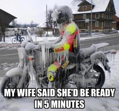 Die besten 100 Bilder in der Kategorie motorraeder: My Wife Said She Would Be Ready In 5 Minutes - Vereister Motorradfahrer