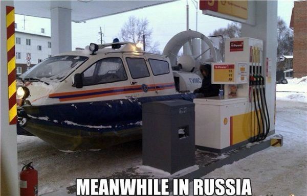 Die besten 100 Bilder in der Kategorie allgemein: Meanwhile in Russia - Luftkissenboot an Tankstelle