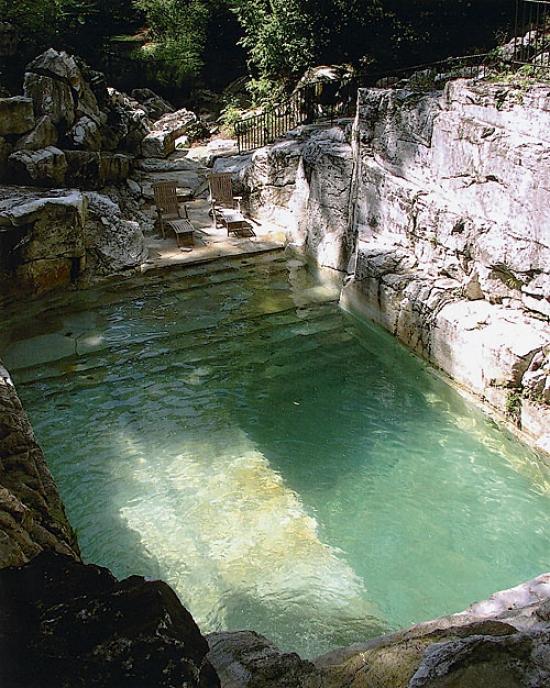 In Stein gemeiselter Swimming-Pool