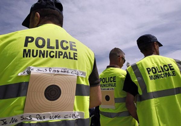 Die besten 100 Bilder in der Kategorie fail: Zielscheiben-Polizisten