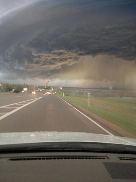 Mordor? DÃ¼stere Gewitterwolke mit Regen