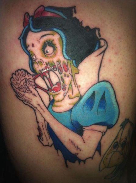 Die besten 100 Bilder in der Kategorie lustige_tattoos: Zombie-Schneewittchen Tattoo