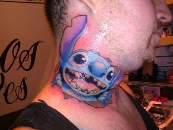 Die besten 100 Bilder in der Kategorie lustige_tattoos: Blue Monster Hals Tattoo