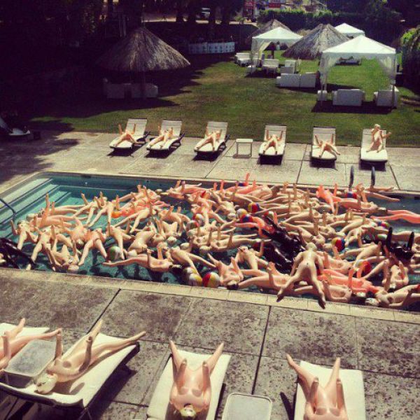 Die besten 100 Bilder in der Kategorie unglaublich: Single-MilliardÃ¤r - Aufblasbare Puppen Pool Party