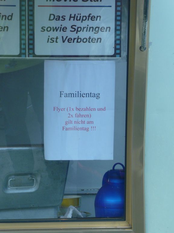 Familientag gilt nicht am Familientag - Schild