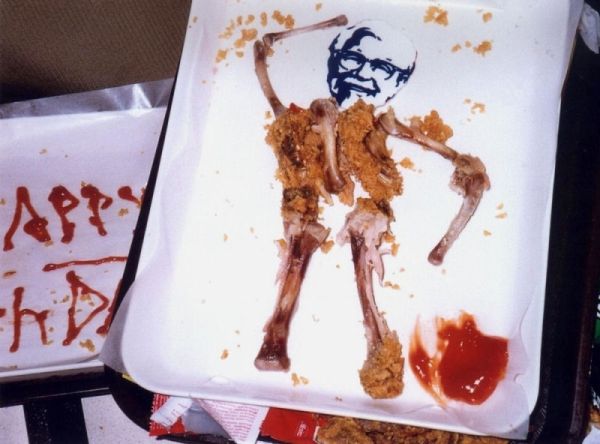 Die besten 100 Bilder in der Kategorie quatsch: Chicken-MÃ¤nnchen aus Knochen von KFC