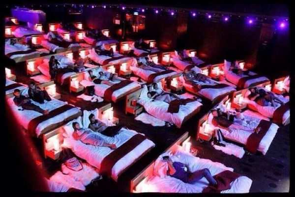 Kino, Bett