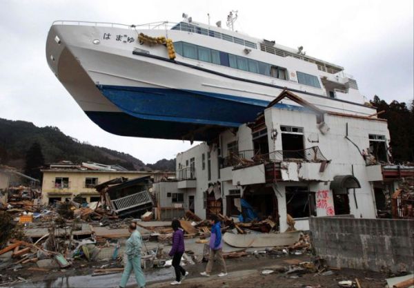 Schiff, Tsunami, Hochwasser, Dach