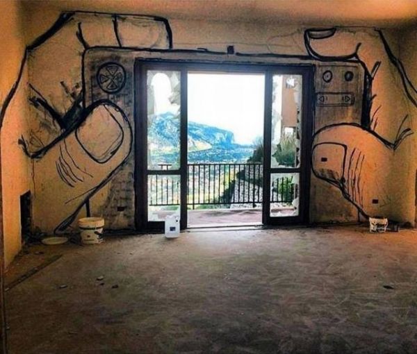 Indoor Photo-Display Graffiti