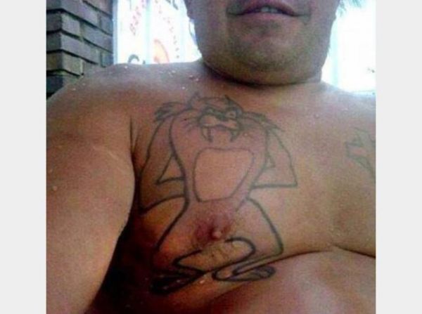 Die besten 100 Bilder in der Kategorie lustige_tattoos: Itchy, Scratchy, Nipple, Penis, Tattoo