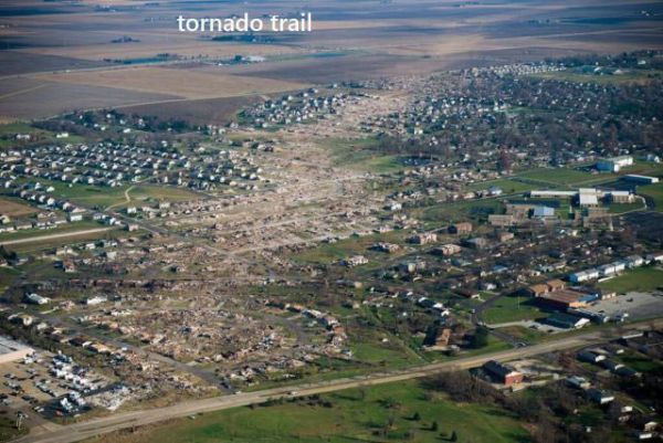 Die besten 100 Bilder in der Kategorie schlimme_sachen: Tornado, Schneisse, Tod, ZerstÃ¶rung