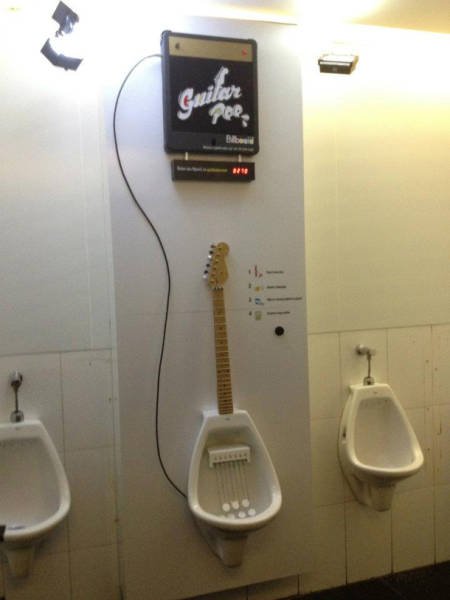 E-Gitarre, Toilette, Urinal, Pinkeln, Musik