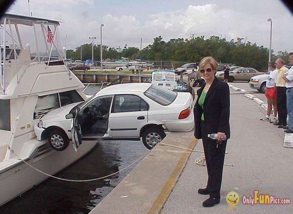 Die besten 100 Bilder in der Kategorie autos: Auto-Boot-Unfall