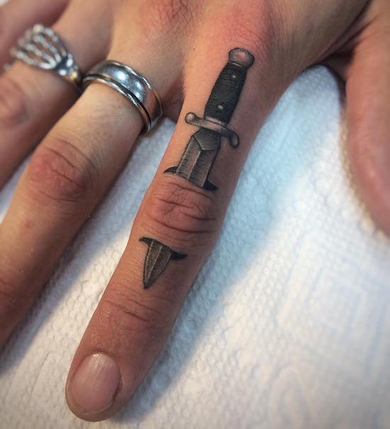 Messer, Tattoo, Finger