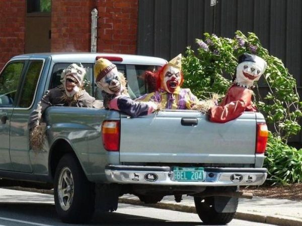 Pickup, Clowns, Horror, Vogelscheuchen