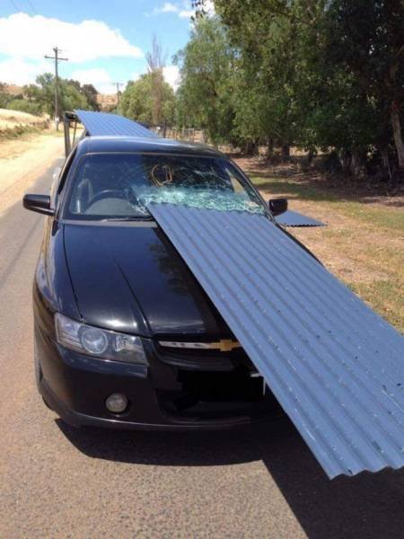 Die besten 100 Bilder in der Kategorie unfaelle: Unfall, Wellblech, Auto, Windschutzscheibe, GlÃ¼ck