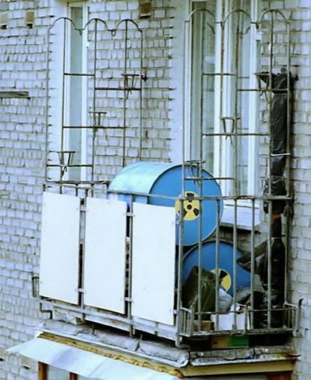 Die besten 100 Bilder in der Kategorie schlimme_sachen: AtommÃ¼ll auf dem Balkon