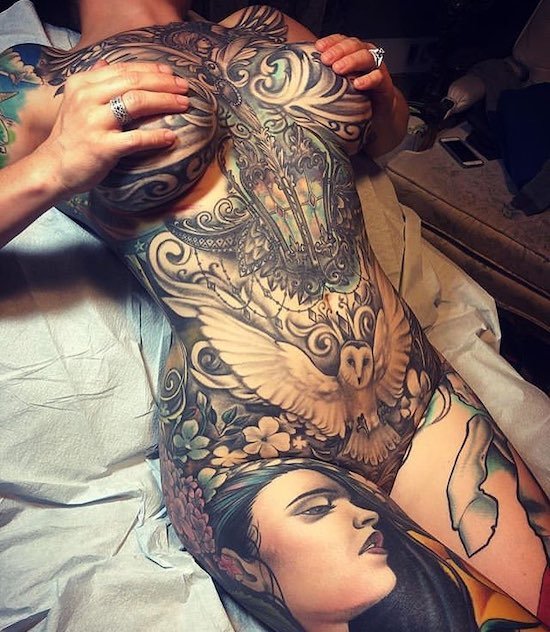 Die besten 100 Bilder in der Kategorie intim_tattoos: Frau, Tattoo, intim, Brust, Eule