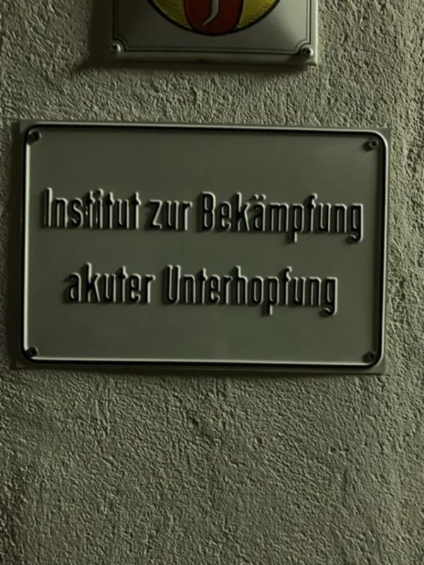 Schild, Institut, BekÃ¤mpfung, Unterhopfung, Biermangel, Kneipe