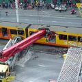 Die besten Bilder in der Kategorie schlimme_sachen: S-Bahn unfall mit Autokran