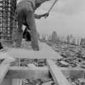 Die besten Bilder in der Kategorie gefaehrlich: Asiatischer Bauarbeiter