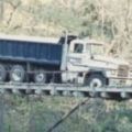 Die besten Bilder:  Position 85 in gefÄhrlich - Truck auf Hängebrücke