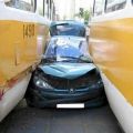 Die besten Bilder:  Position 246 in autos - Zwischen 2 Straßenbahnen eingeklemmt