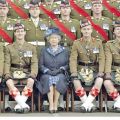 Die besten Bilder in der Kategorie allgemein: Gruppenbild mit Queen und sichtbarem Gemächt