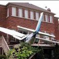 Die besten Bilder in der Kategorie fail: Flugzeug Notlandung in Haus