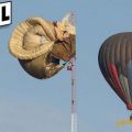 The Best Pics:  Position 58 in  - Funny  : Heissluftballon-Unfall an Mast