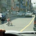 Die besten Bilder in der Kategorie gefaehrlich: Dreirad auf öffentlicher Straße