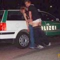 Die besten Bilder:  Position 3 in betrunkene - Betrunkene treibens an Polizei-Auto