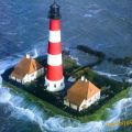 Die besten Bilder in der Kategorie natur: Mini Insel mit Leuchtturm bei hoher See