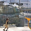 Die besten Bilder in der Kategorie schlimme_sachen: Kind wirft Steine auf Panzer