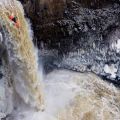 Die besten Bilder in der Kategorie gefaehrlich: Wildwasser, Kajak, Wasserfall, Winter