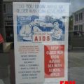 Die besten Bilder in der Kategorie schilder: Do you know what an older man can give you? He can give you AIDS!