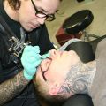 Die besten Bilder in der Kategorie tattoos: Brillen-Tattoo beim stechen - Glasses Tattoo in Progress