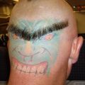 The Best Pics:  Position 100 in  - Funny  : Gesicht auf Hinterkopf-Tattoo mit zusammen gewachsenen Augenbrauen Frisur