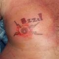 Die besten Bilder in der Kategorie tattoos: Nipple Tattoo Bzzzzz!