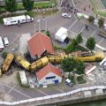 The Best Pics:  Position 36 in  - Funny  : Zug durch Haus Unfall