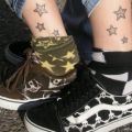 Die besten Bilder in der Kategorie tattoos: die beine voller sterne u verschiedene schuhe u socken ^^