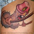 Die besten Bilder in der Kategorie lustige_tattoos: Comic-style Penis Tattoo Schaukel