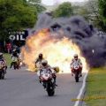 Die besten Bilder in der Kategorie motorraeder: Spektakulärer Motorradrenn Unfall
