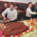 Die besten Bilder in der Kategorie nahrung: Makabere Torte zur Beerdigung - Der Tot schmeckt gut